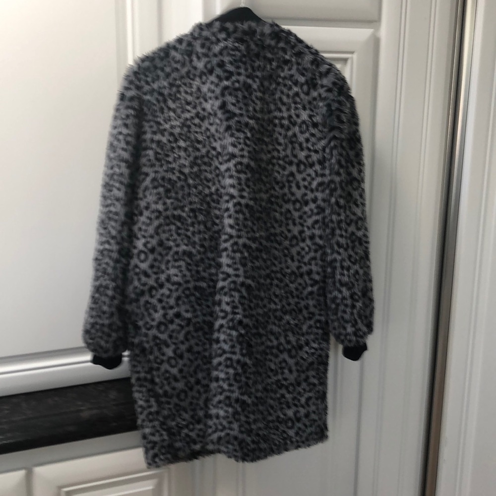 Faux fur grey and black leopard long jacket - Picture 2 of 2